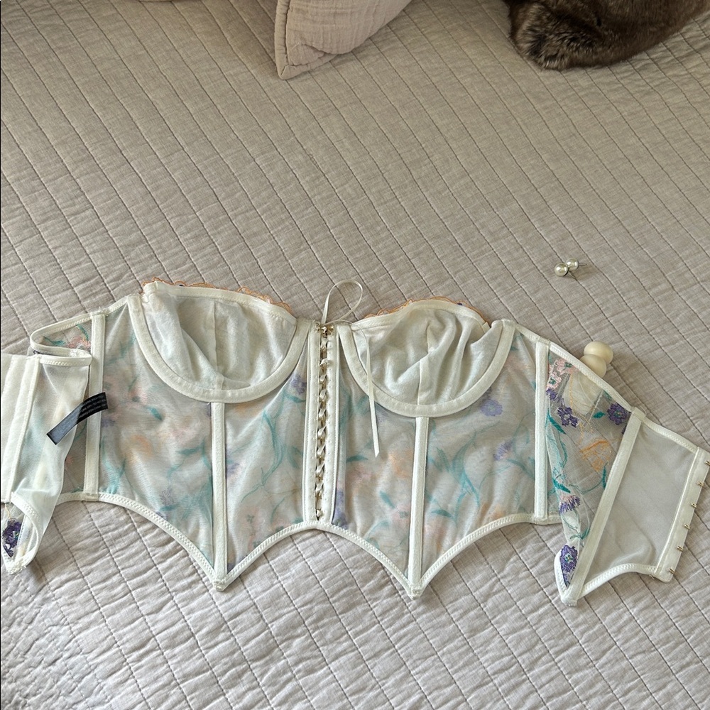 Urban outfitters Flora Embroidered Bustier corset In White Multi M - Picture 10 of 15